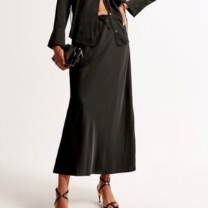 Satin mid rise maxi skirt